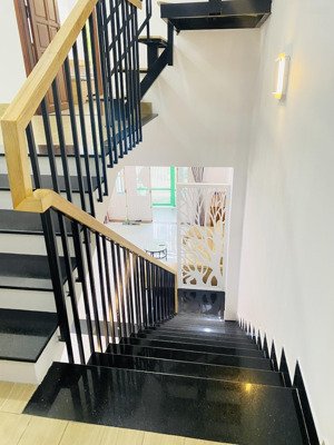 bán nhà dương trí trạch ngay trung tâm khu phố du lịch chỉ vài phút ra biển - chủ thiện chí bán.