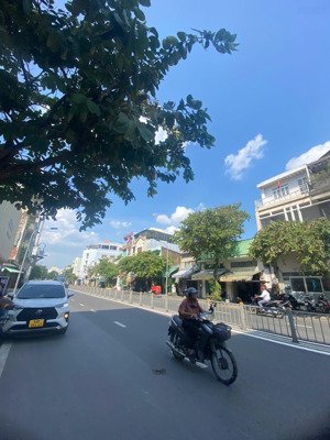 chỉ 155 triệu/m2 có ngay mặt tiền đường số 61, thảo điền, q.2. dt: 14 x 37m, nở hậu (545m2), 85 tỷ