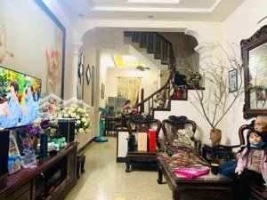 cho thuê nhà 55m*4 tầng, ngõ 9 trần quốc hoàn, cầu giấy, giá 20 triệu( có tl).