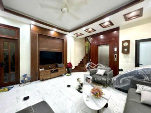 6 tầng thang máy hơn 15 tỷ - cách phố tây sơn 10m - vài bước ra vườn hoa công đoàn