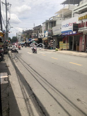 nhà diện tích khủng 7,3m * 30m, giá chưa đến 40 triệu/m2, ngay chợ đình