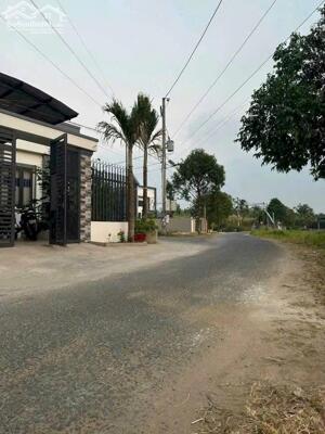 ĐẤT THỔ (8x39m ) GẦN ĐỀN PHẠM HÙNG VĨNH LONG (ĐƯỜNG ĐH25C)