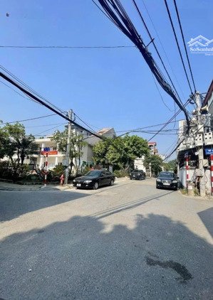 bán nhà câp 4 - 54m , mặt tiền 5m vỉa hè , đường rộng 8m ô tô tránh đỗ . thông các ngả giá 9 tỷ