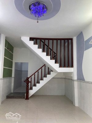 bán nhà 1 trệt 2 lầu đường hà huy giáp cách chợ đường và cầu long phú 300m