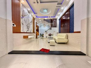 cô hoa cần bán căn nhà 2 tầng ngay đường số 18, thủ đức. giá: 2 tỷ 550 / 48m2. shr, hẻm ô tô 5m