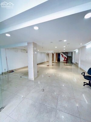 cho thuê nhà 1 trệt 2 lầu 1 lửng mặt tiền đường lý tự trọng, ngang 7,8m