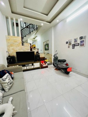cho thuê nhà hẻm 566// nguyễn thái sơn p5 gò vấp 4x15m 3pn 2wc gần đh văn lang full nội thất