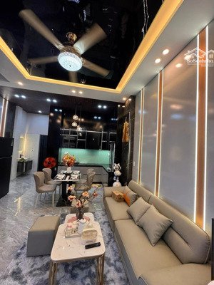 nhà 3 tầng trung tâm gần bigc bàu hạc 1