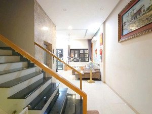 cần bán gấp nhà phố có hầm cityland park hills giá rẻ nhất. lh nguyên thảo 