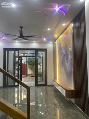 Bán Nhà 3 tầng Độc Lập Ngã 5 Kiến An Hải Phòng, đường oto đánh võng, 3 xe oto tránh nhau giá 3.8 tỷ.