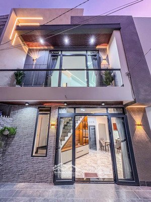 nhà lầu kiến trúc hiện đại sang trọng | hẻm 102 đường lê anh xuân | thông ra công viên yết kiêu