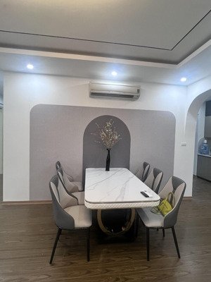 chính chủ cần cho thuê căn hộ chung cư 126m2 tại việt hưng, 