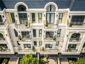 chính chủ gửi bán căn 274m2 gần hồ bơi khu tiện ích. giá tốt nhất thị trường 