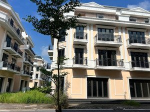 bán căn shophouse liền kề 9,6 tỉ lô góc 2 căn thông nhau diện tích 168m2, 4 tầng 480 m2 sàn