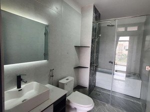 duy nhất 1 căn - nhà 4 tầng ở quận 9 xe hơi ngủ trong nhà - đường 6m thoáng đãng