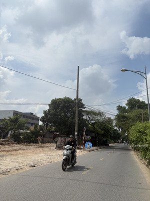 mặt phố kinh doanh, sẵn nhà 2 tầng, 90m2 mt4,5m