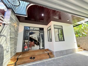 nhà 2 tầng kiên cố hiện đại kiệt oto lê duẫn