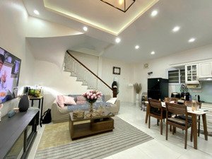 chính chủ bán nhà riêng 36m2 phố vip lb, mặt tiền 6m, ô tô qua nhà, sổ cất két