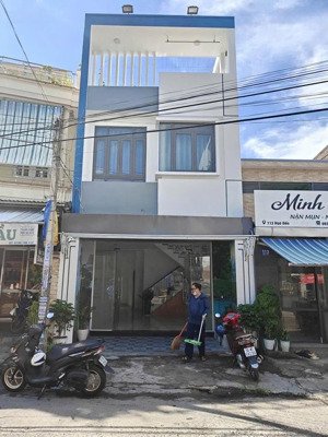 nhà đẹp 2 tầng mặt đường ngô đến bắc nha trang tiện kinh doanh dt sand 196m2 giâ chỉ 6.5 tỷ