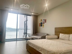 cần bán căn view biển scenia bay - nha trang vị trí: mặt tiền đường phạm văn đồng, sát bên bãi tắm.