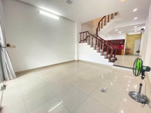 75m2, ngay chợ, buôn bán sầm uất, mặt tiền cù chính lan chỉ 8.6 tỷ thanh khê.