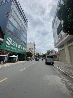 siêu phẩm mặt tiền tân sơn nhì-8x18m, mới ra thị trường. giá chỉ 30 tỷ bán gấp