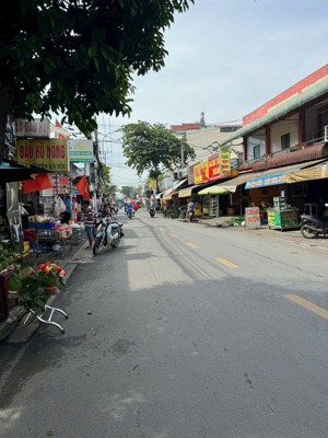 cần bán gấp nhà mặt tiền đường đông hưng thuận 02 phường đông hưng thuận q12
dt: 10 x 25 đường 10m