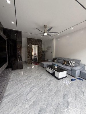 bán nhà phố cổ linh -đàm quang trung: dt40m2 -6tầng -3ngủ full nội thất.gía chào 9tỷ tý (còn tl)