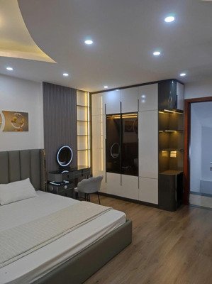 nhà đẹp trương định - hai bà trưng. dt 45m2. 5 tầng. mt 5.5m, giá hơn 11 tỷ (còn thương lượng)