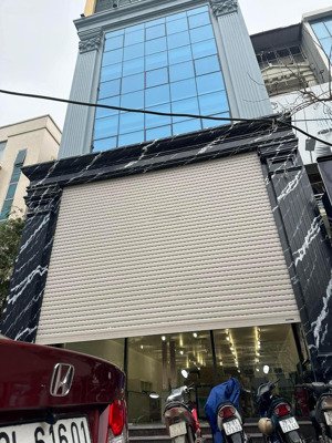 bán tòa nhà vp ô góc 3 mặt tiền. diện tích 152/170m2. nhà xây 7 tầng vỉa hè rộng 8m. đường to
