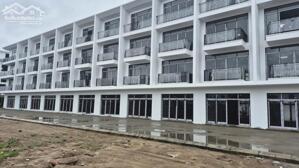 Chính chủ chuyển nhượng căn liền kề 2 mặt tiền, vỉa hè 10m sát đường quy hoạch 35m