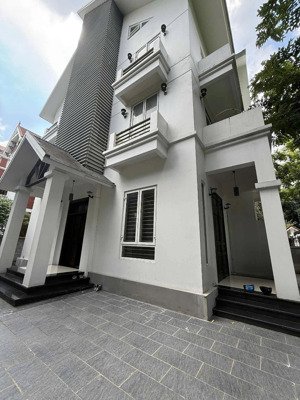 cho thuê biệt thự lô góc full đồ phố cao xuân huy, kđt mỹ đình. dt 240m2, 4 tầng, 6 ngủ giá 80triệu
