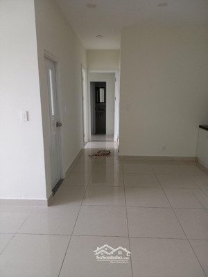 giá rẻ: căn 79m2 2pn 2wc tầng trung hướng đông nam view thoáng mát quanh năm