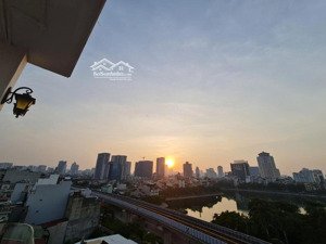 bán tòa nhà văn phòng vip 10 tầng tm, mt 12 m, mặt phố đẹp nhất khu phố hoàng cầu. giá đầu tư !