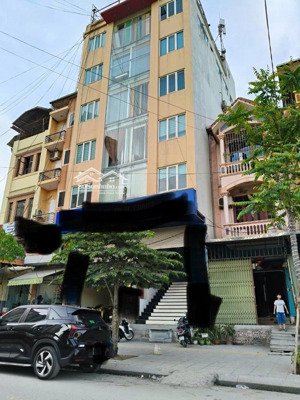 hàng hiếm tại duy tân, phân lô, vỉa hè, kinh doanh, vf9 tránh nhau, 43 tỷ, 100m2, 2 mặt đg ô tô