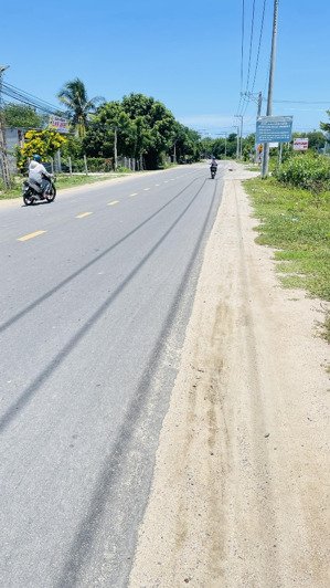 chính chủ thiếu nợ kẹt tiền bán 400m2 đất gần bệnh viện tỉnh giá 350 tr, sổ riêng, đạt