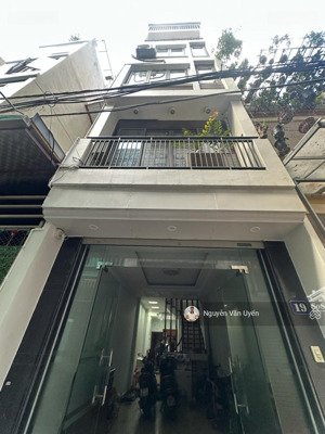 trung tâm ba đinh - ba gác vào nhà - nhà mới thang máy ,37m2 x 7 tầng x 8,4 tỷ, ngõ rộng, nông, ở c