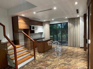 cần cho thuê căn hộ full nội thất, chỗ để oto thoải mái
