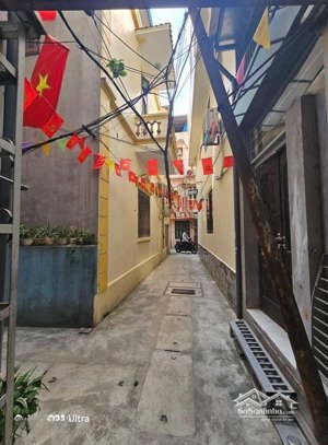 bán căn nhà ngay ngã tư lê văn lương - láng hạ. nhà thiết kế theo phong cách hiện đại. về ở luôn