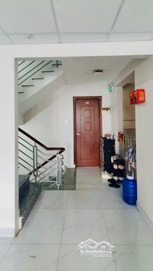 gấp bán chdv doanh thu 70tr mỗi tháng, nhà hxh, 6 tầng, ngang 5m1, ngay phạm văn đồng, kề vách bt