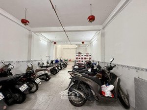 nhà chdv vũ tùng bình thạnh ngay rạch xuyên tâm, cc mỹ phước, dòng tiền 70tr, pccc đầy đủ,