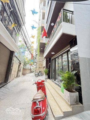 toà căn hộ 8 tầng thang máy mới tinh view hồ tây.
~150m2 - 4x tỷ