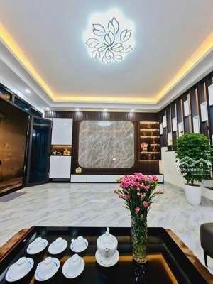 bán nhà riêng phố trần thái tông 36m2, ngõ thông kinh doanh, ô tô, full đồ ở ngay