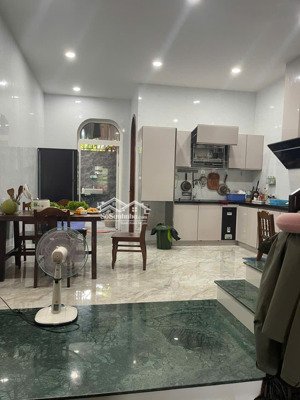 bán gấp nhà 3 tầng đường lê quang hòa - xem là thích!!!!