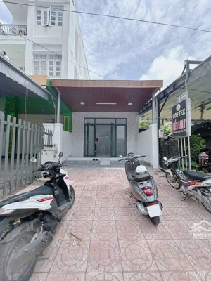 chủ ngộp cần bán căn mặt tiền kinh doanh đường ngựa 8m sạch sẽ, 100m2 760tr