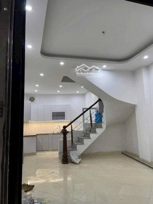 nhà gần cầu hữu hòa 35m2x4 tầng