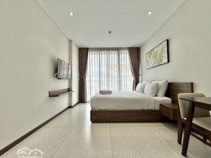 căn hộ cao cấp hầm xe - bảo vệ - thang máy toà lớn. full nội thất, ban công