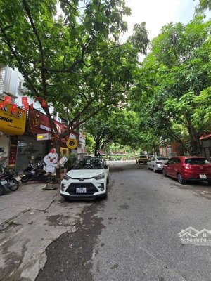 cực đẹp hiếm nhà liền kề nguyễn văn lôc, công viên, ô tô tránh, nội thất. 70m2, giá tốt nhất 24x tỷ