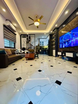 bán gấp nhà 5 tầng tại liên mạc, 5,9 tỷ, 39,6m2, ô tô vào nhà