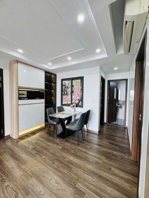 bán cc ba hàng b 296 lĩnh nam. dt 73m2: 2 phòng ngủ, 2 vệ sinh. giá 4,6 tỷ. lh 